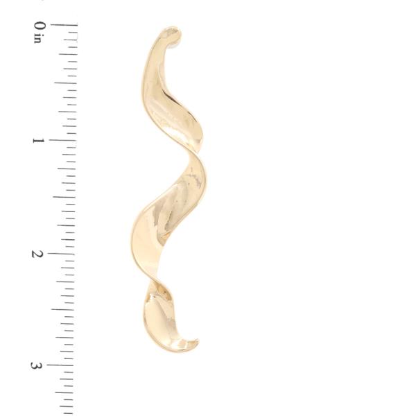 WAVY METAL DANGLE EARRING