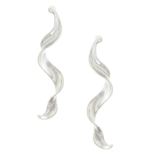 WAVY METAL DANGLE EARRING