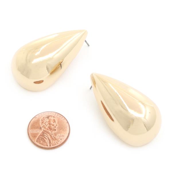 TEARDROP METAL EARRING