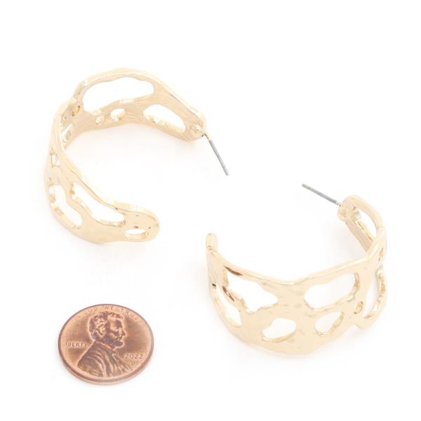 CUT OUT OPEN CIRCLE EARRING