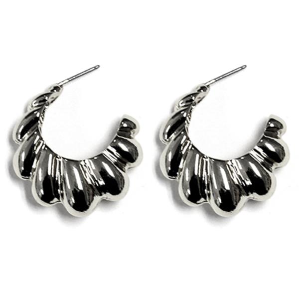 CROISSANT METAL EARRING