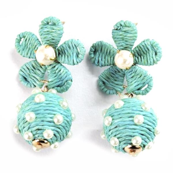 RAFFIA FLOWER BALL PEARL DANGLE EARRING