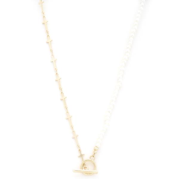 CROSS PEARL TOGGLE CLASP NECKLACE