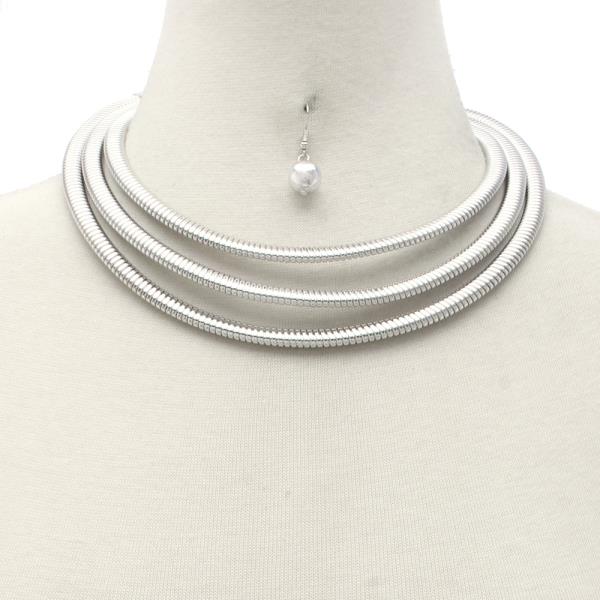 METAL LAYERED NECKLACE
