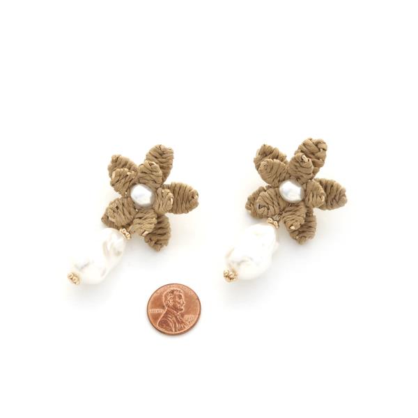 RAFFIA DOUBLE FLOWER W PEARL EARRING