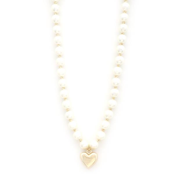 PUFFY HEART CHARM PEARL BEAD NECKLACE