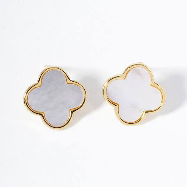 GOLD DIPPED FLOWER STUD EARRING