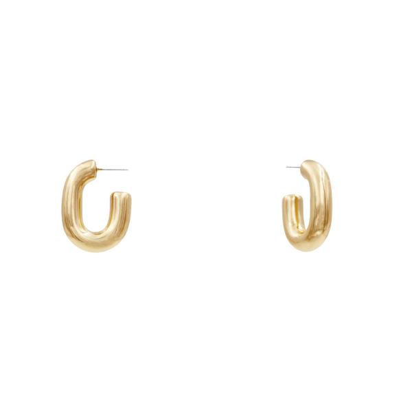 OPEN OVAL METAL EARRING