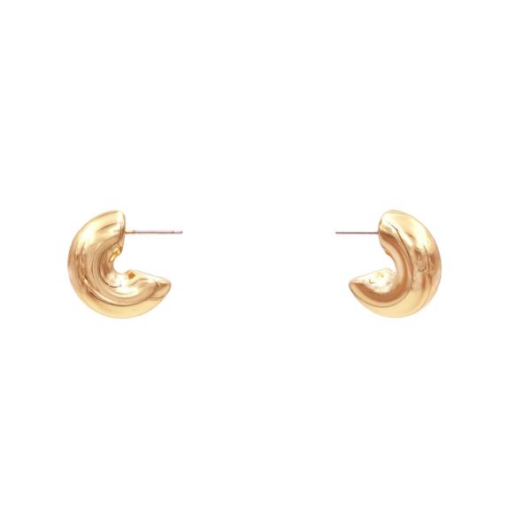 TEXTURED OPEN HOOP EARRING