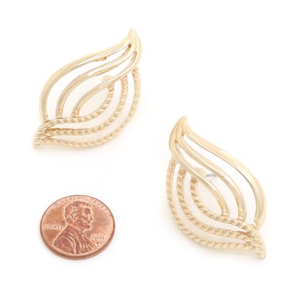 LINED LEAF SHAPE METAL EARRING