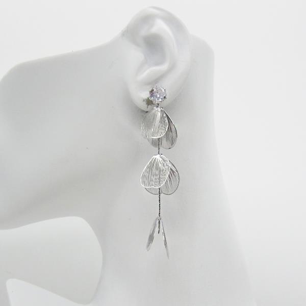 PETAL METAL DANGLE EARRING