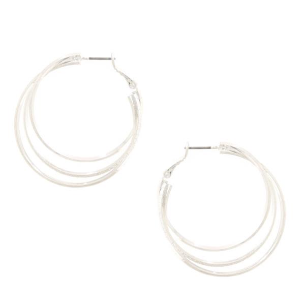 TRIPLE HOOP METAL EARRING