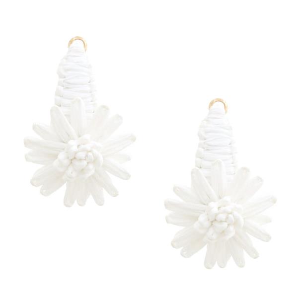RAFFIA FLOWER HOOP EARRING