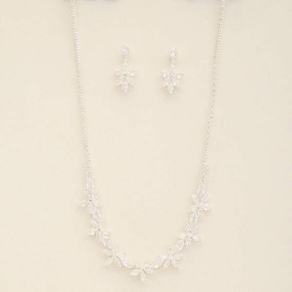 FLOWER LINK RHINESTONE NECKLACE