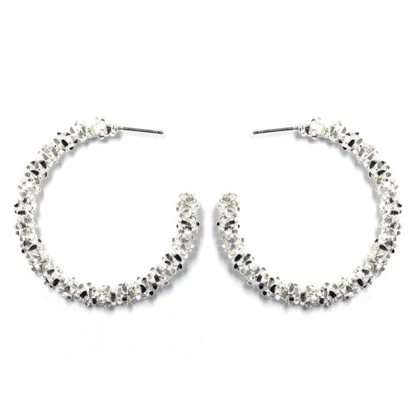 METAL C HOOP EARRING