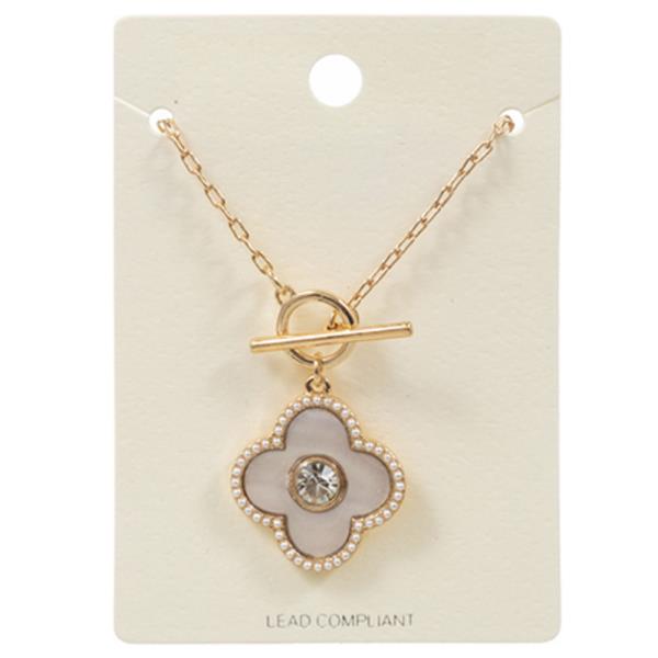 CLOVER SHAPED TOGGLE SHELL PENDANT SHORT NECKLACE