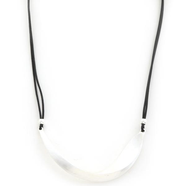 CURVE METAL NECKLACE