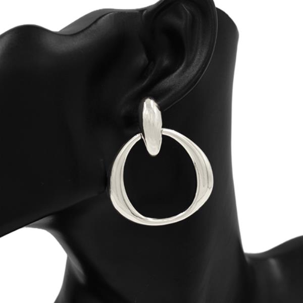 WIDE METAL ROUND EARRING