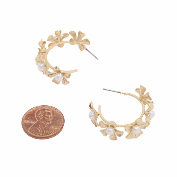 SODAJO GOLD DIPPED BRASS METAL FLOWER C HOOP EARRING