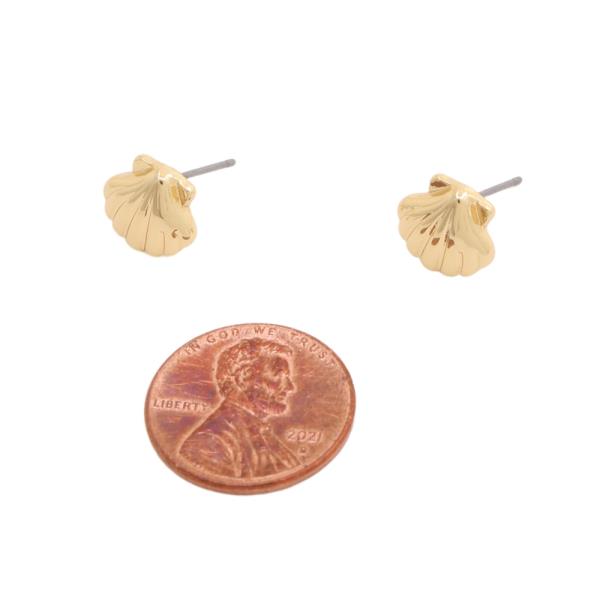 SHELL STUD EARRING