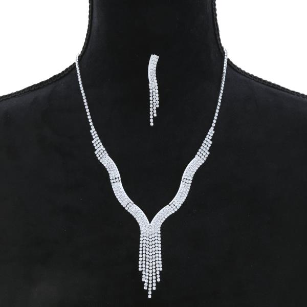 RHINESTONE NECKLCAE