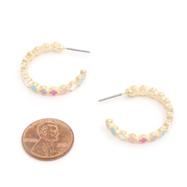 CLOVER EDGE OPEN HOOP EARRING