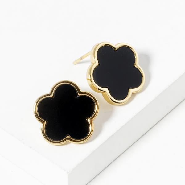 GOLD DIPPED FLOWER STUD EARRING