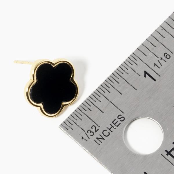 GOLD DIPPED FLOWER STUD EARRING