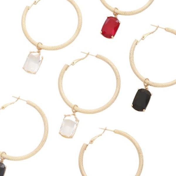 TEXTURED METAL HOOP WITH GLASS CHARM EARRING