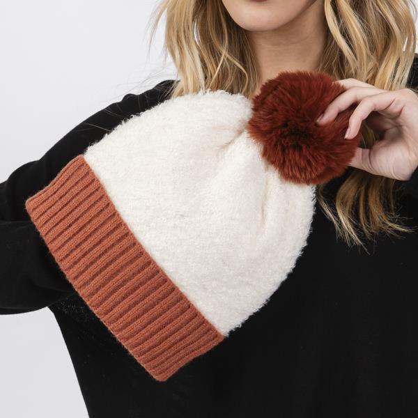 TWO TONE FLEECE POM POM BEANIE