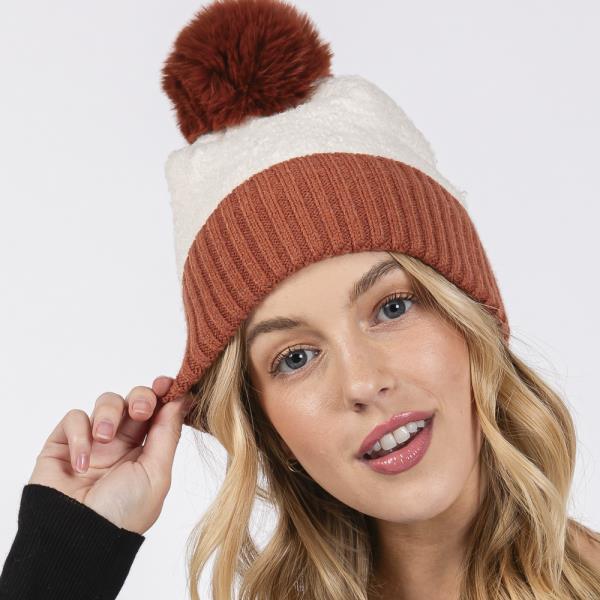 TWO TONE FLEECE POM POM BEANIE