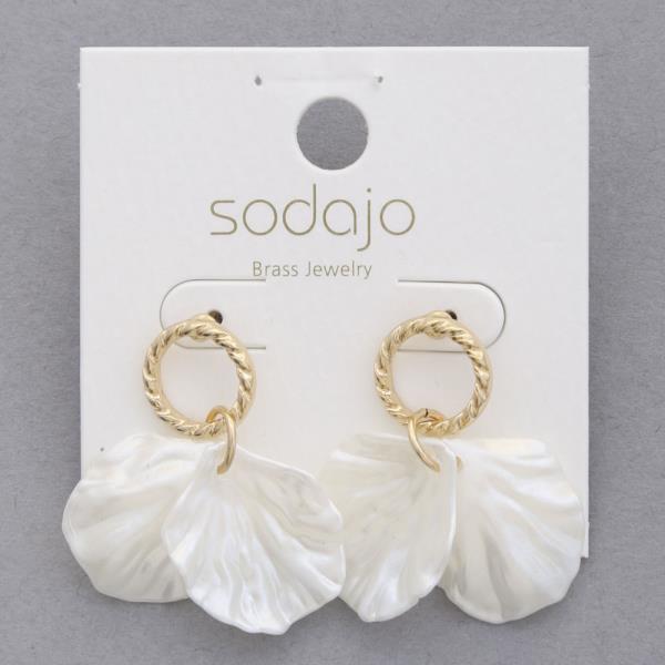 SODAJO PEARL PETAL CIRCLE GOLD DIPPED EARRING