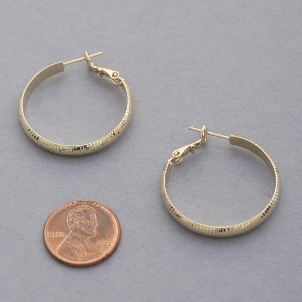 SODAJO GOLD DIPPED TEXTURED HOOP EARRING