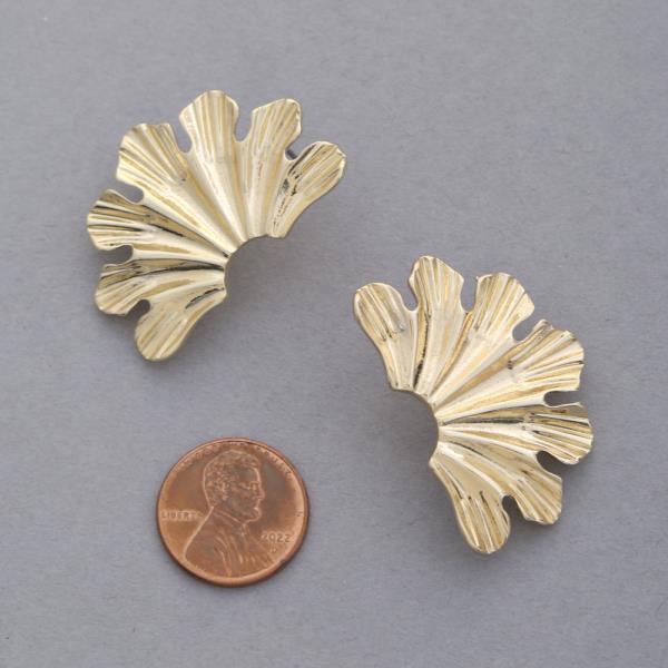 SODAJO FLOWER METAL GOLD DIPPED EARRING