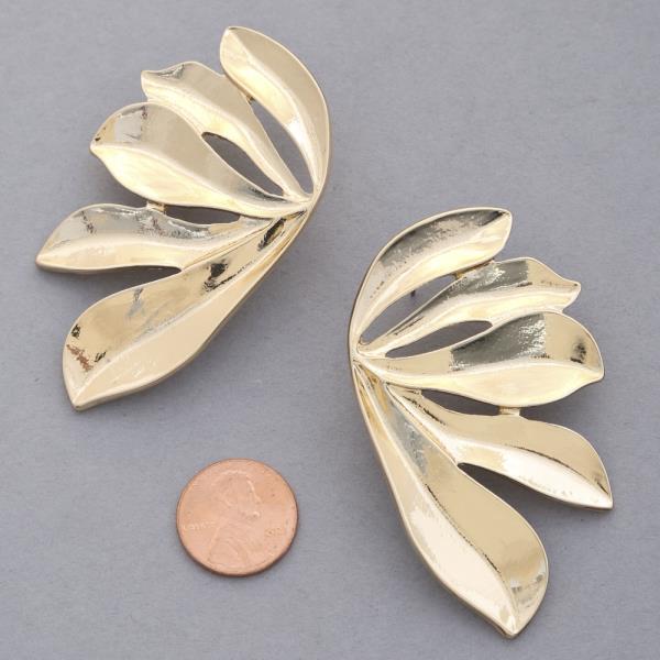 LEAF SHAPE METAL EARRING