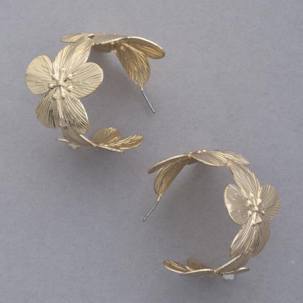 TRIPLE FLOWER METAL OPEN HOOP EARRING