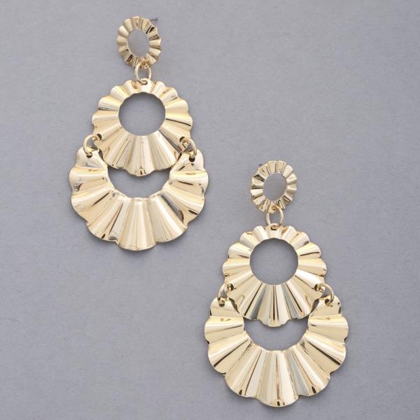 SCALLOP EDGE METAL DANGLE EARRING