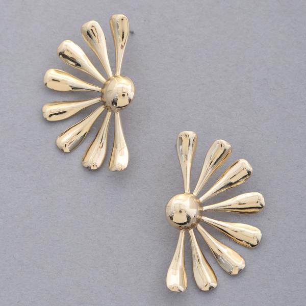 FLOWER METAL EARRING