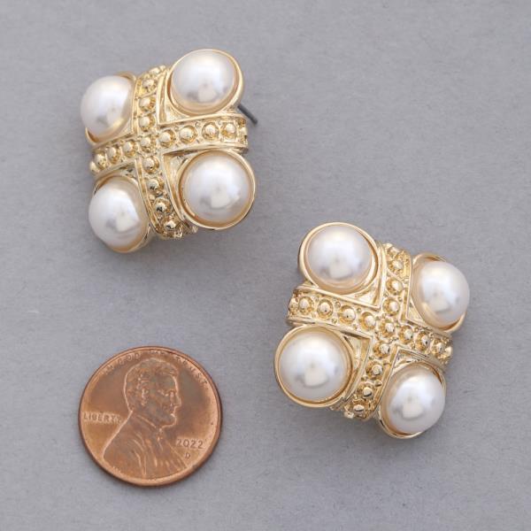 PEARL CRISS CROSS METAL EARRING