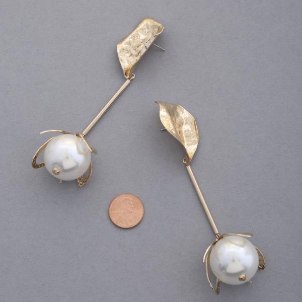 PEARL BEAD LEAF DANGLE EARRING