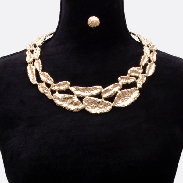 TEXTURED METAL LAYERED NECKLACE