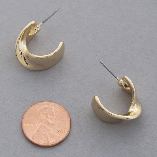 BENT METAL OPEN HOOP EARRING