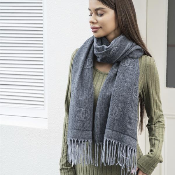 DOUBLE ROUND BLANKET SCARF WITH TASSEL