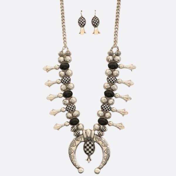 WESTERN STYLE CONCHO BEADED NECKLACE