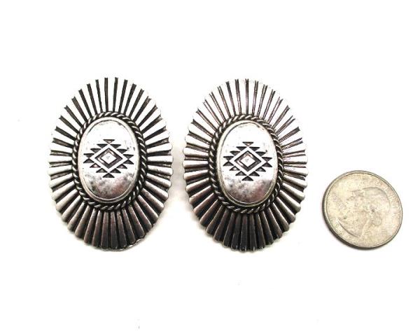 WESTERN STYLE ROUND EARRING