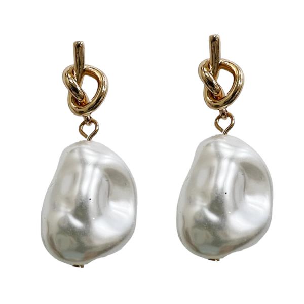 METAL KNOT PEARL DANGLE EARRING