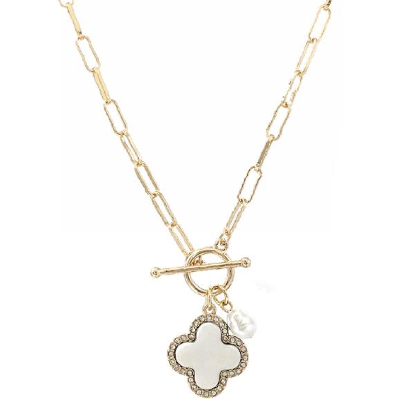 MOTHER OF PEARL CLOVER PENDANT TOGGLE CLASP NECKLACE