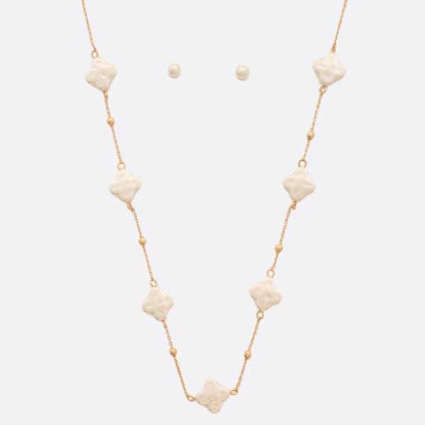 CLOVER PEARL STATION NECKLACE