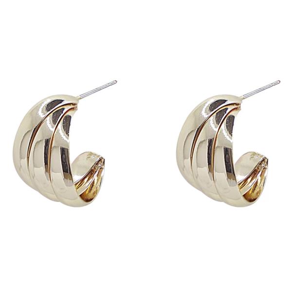 METAL RIDGED C STUD EARRING