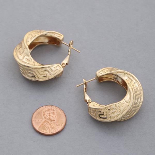 TWISTED GREEK PATTERN METAL HOOP EARRING